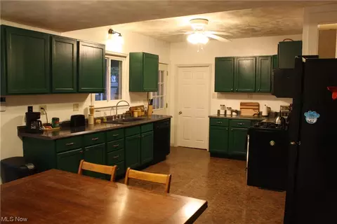 1436 W 9th St, Ashtabula, OH 44004 photo 3