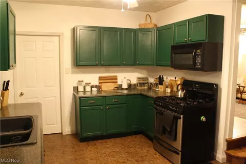 1436 W 9th St, Ashtabula, OH 44004 photo 4