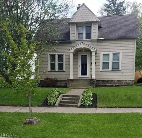1436 W 9th St, Ashtabula, OH 44004