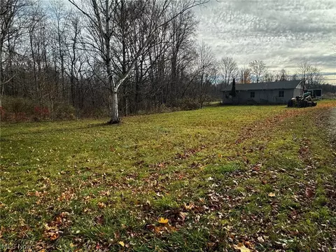 5586 S Ridge State Rd 84 Rd, Geneva, OH 44041