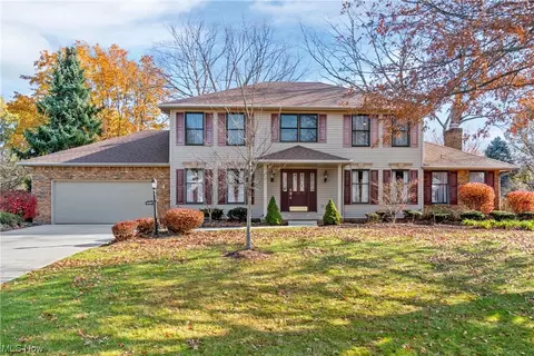 5400 Moss Wood Cir NE, Canton, OH 44705