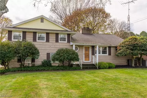1504 Schneider St NW, North Canton, OH 44720