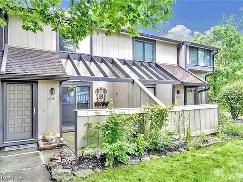 11570 Harbour Light Dr #14, North Royalton, OH 44133