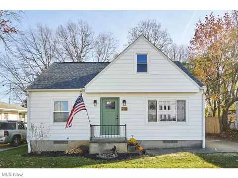 2711 13th St, Cuyahoga Falls, OH 44223