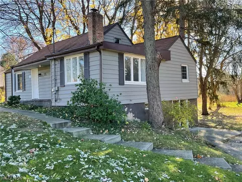 2814 E Turkeyfoot Lake Rd, Uniontown, OH 44685