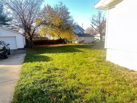 968 Pardee Ave, Akron, OH 44306 photo 3