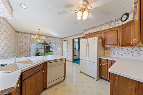 125 Augusta Dr, Elyria, OH 44035 photo 4