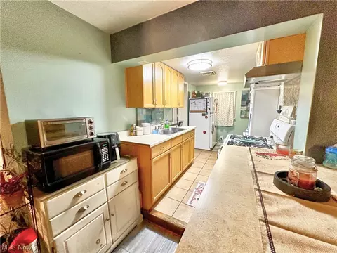 112 Brinker St, Bellevue, OH 44811 photo 5