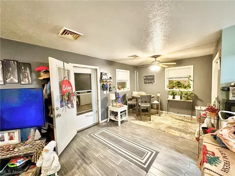112 Brinker St, Bellevue, OH 44811 photo 4