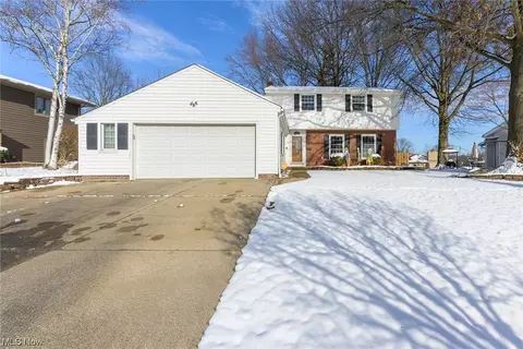 2093 Daniels Ave, Akron, OH 44312