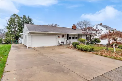 2584 16th St, Cuyahoga Falls, OH 44223