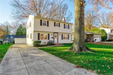 3074 Englewood Dr, Stow, OH 44224
