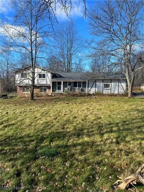 9820 High Country Dr, Chardon, OH 44024