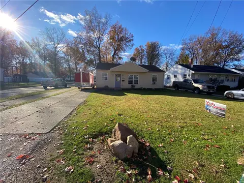 33364 Morris Ave, Eastlake, OH 44095