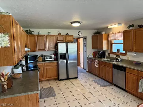 8014 Center Rd, Ashtabula, OH 44004 photo 4
