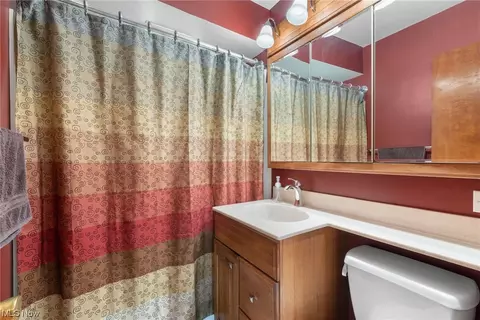 73 E Dartmoor Ave, Seven Hills, OH 44131 photo 17