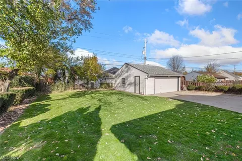 73 E Dartmoor Ave, Seven Hills, OH 44131 photo 28
