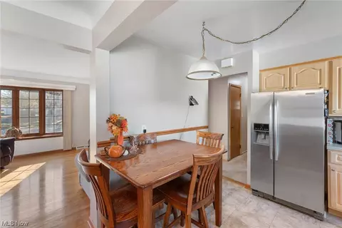 73 E Dartmoor Ave, Seven Hills, OH 44131 photo 7
