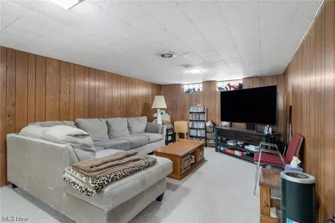 73 E Dartmoor Ave, Seven Hills, OH 44131 photo 22