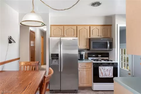 73 E Dartmoor Ave, Seven Hills, OH 44131 photo 8