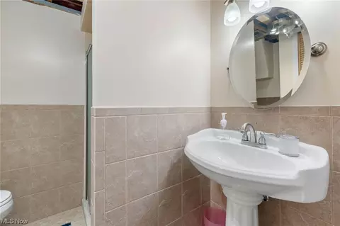 73 E Dartmoor Ave, Seven Hills, OH 44131 photo 24