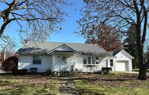 133 Oak St SW, Gnadenhutten, OH 44629