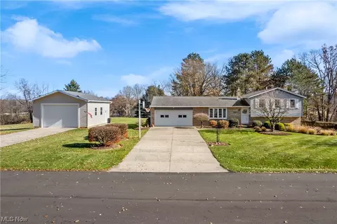 8330 Overwood Ave NW, North Canton, OH 44720