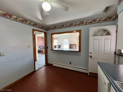 1458 Patricia St, Belpre, OH 45714 photo 3