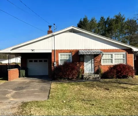1458 Patricia St, Belpre, OH 45714