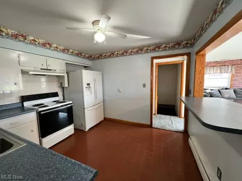 1458 Patricia St, Belpre, OH 45714 photo 4