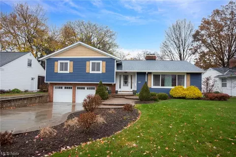 22606 Meadowhill Ln, Rocky River, OH 44116