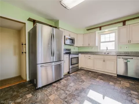 363 Brandtson Ave, Elyria, OH 44035 photo 15