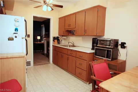 855 E 258th St, Euclid, OH 44132 photo 7