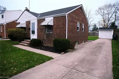 855 E 258th St, Euclid, OH 44132 photo 3