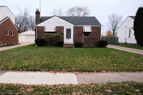 855 E 258th St, Euclid, OH 44132 photo 2