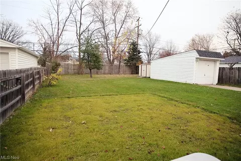 855 E 258th St, Euclid, OH 44132 photo 6