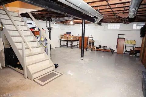 855 E 258th St, Euclid, OH 44132 photo 17