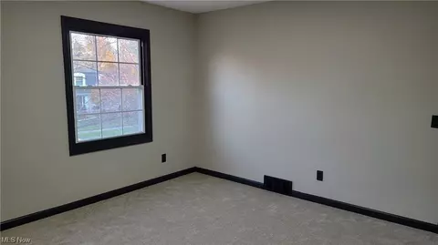 135 Hillcrest Ln, Elyria, OH 44035 photo 28