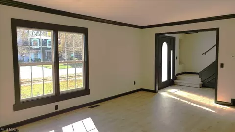 135 Hillcrest Ln, Elyria, OH 44035 photo 5