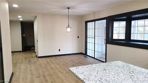 135 Hillcrest Ln, Elyria, OH 44035 photo 9