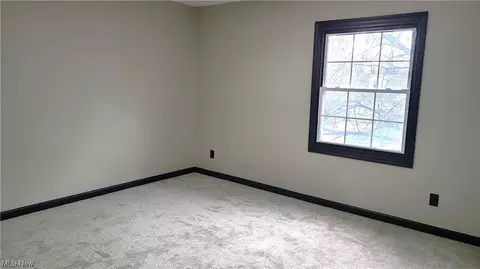 135 Hillcrest Ln, Elyria, OH 44035 photo 32