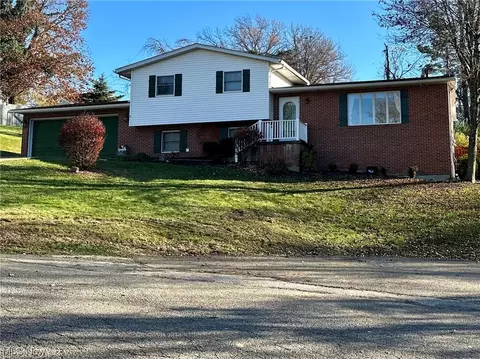 207 Bethel Ln, Saint Clairsville, OH 43950
