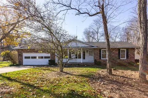 28 S Munroe Rd, Tallmadge, OH 44278