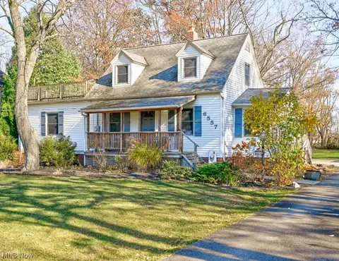 6557 Fitch Rd, Olmsted Twp, OH 44138