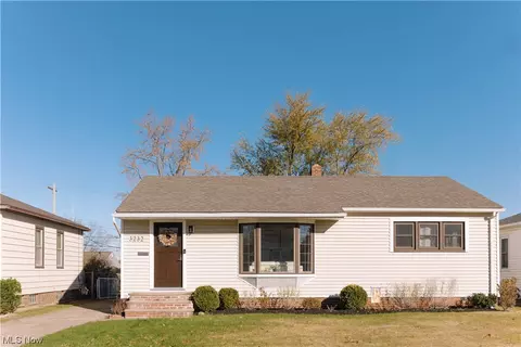 3232 Alden Dr, Parma, OH 44134