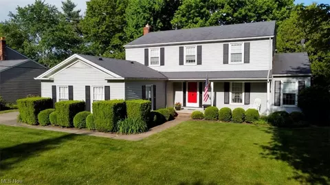 362 Apple Blossom Ln, Bay Village, OH 44140