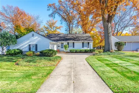 1221 Orchard Park Dr, Rocky River, OH 44116