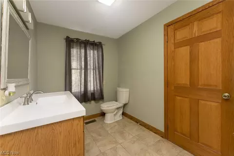 708 N Walnut St, Dover, OH 44622 photo 28