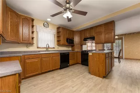 708 N Walnut St, Dover, OH 44622 photo 9