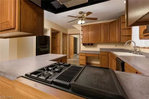 708 N Walnut St, Dover, OH 44622 photo 7